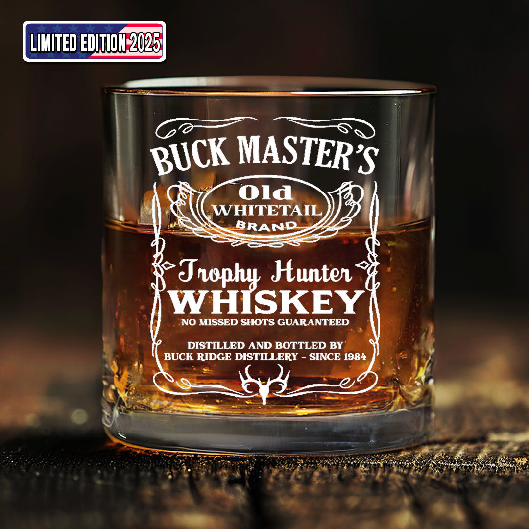 Buck Master’s Whiskey Decanter Set – Engraved Trophy Hunter Glass Barware Gift for Hunters & Drinking Lovers