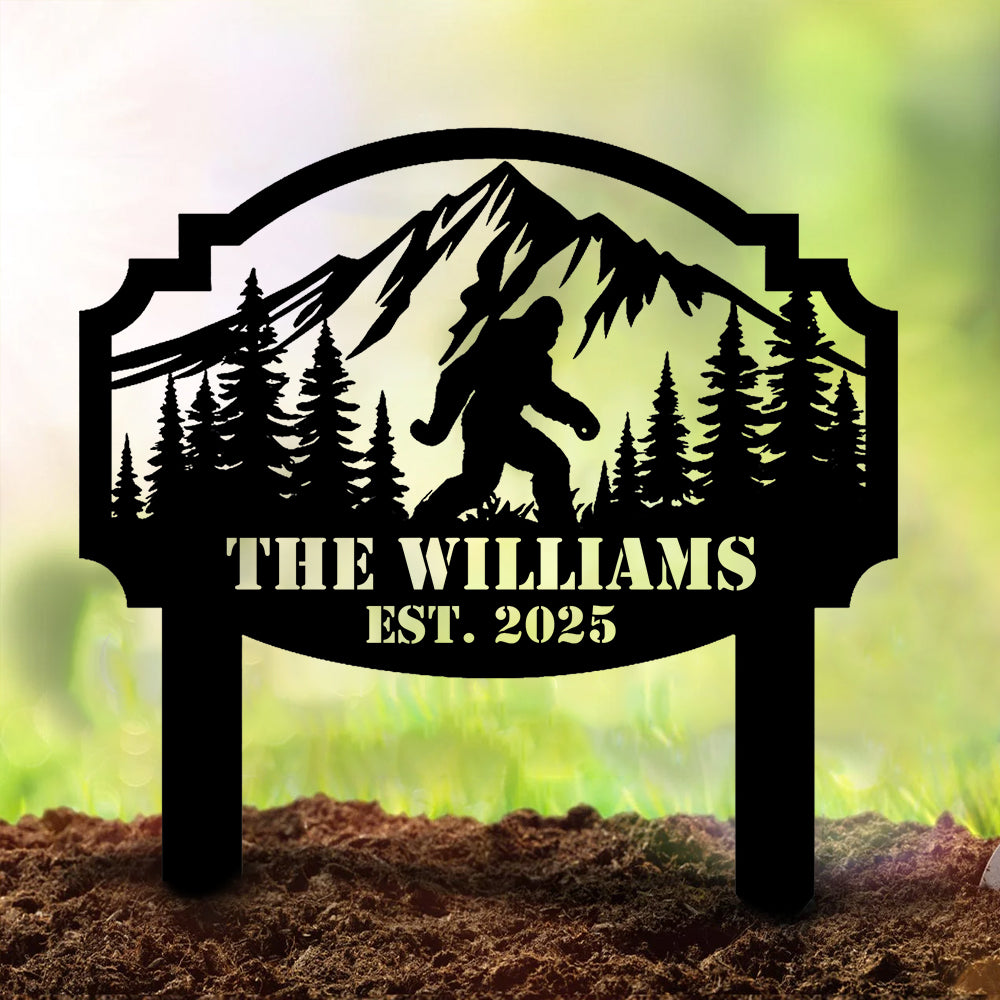 Personalized Bigfoot Mountain Scene Metal Sign – Custom Family Yard Sign for Cabin & Outdoor Decor