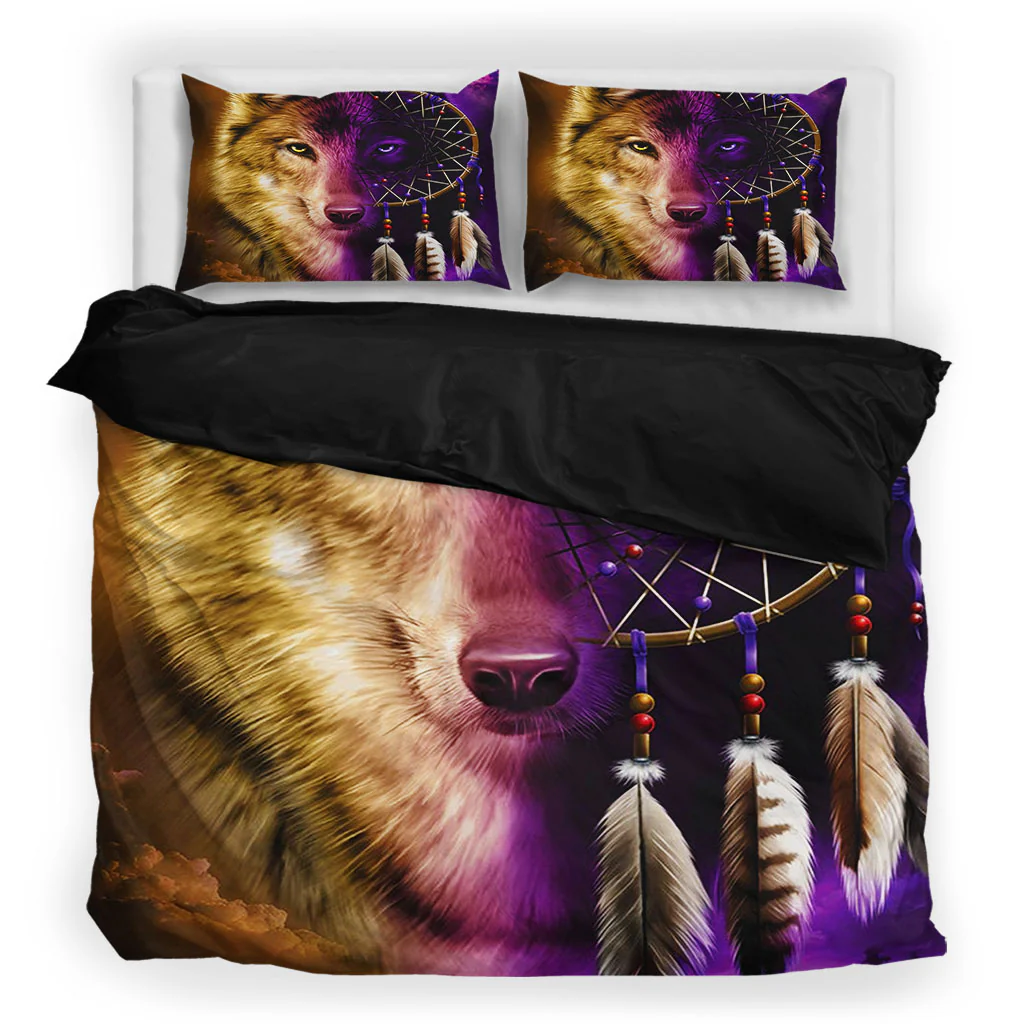 Pillowcases of Northeast Woodlands Dreamcatcher Wolf bedding set featuring wolf face and dreamcatcher design.