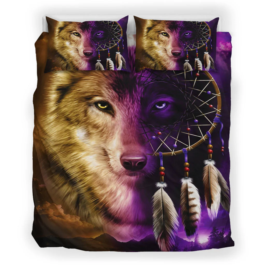 Pillowcases of Northeast Woodlands Dreamcatcher Wolf bedding set featuring wolf face and dreamcatcher design.